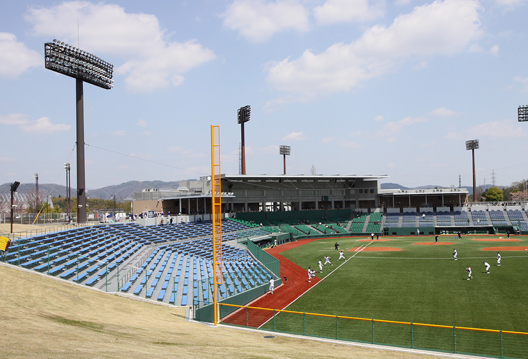 （3）野球場「三次きんさいスタジアム」